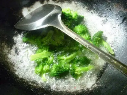 Make The pasta, the broccoli step 3