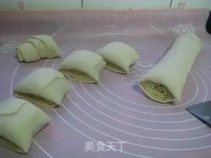 Make Sofa rolls step 4