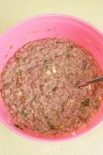 Make Onion fragrance shrimp eggcake step 4