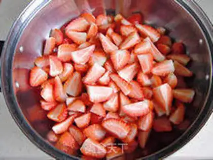 Make Strawberry jam step 2