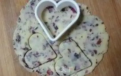 Make Rose heart-shaped cookies step 9
