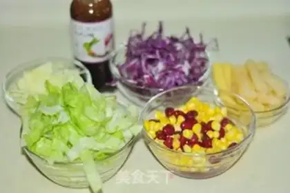 Make Garlic chicken wings with salad step 4