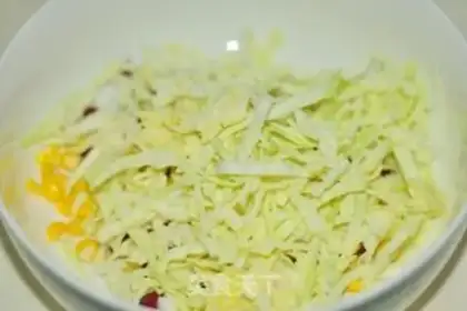 Make Garlic chicken wings with salad step 5