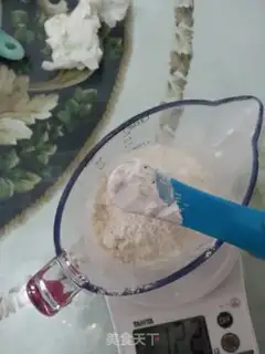 Make Strawberry cream cake step 2