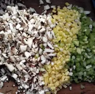 Make New Orleans mushroom sauce step 0