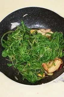 Make Five flowers and radish step 4
