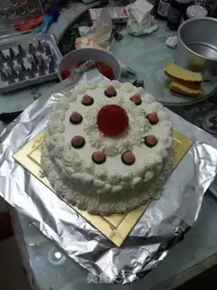 Make Strawberry cream cake step 21