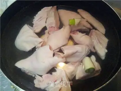 Make Red burning pig hands step 4