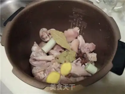 Make Red burning pig hands step 7