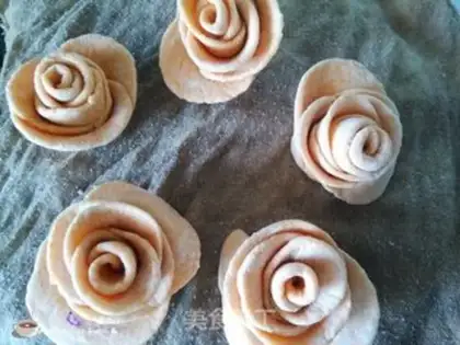 Make Rose buns step 9