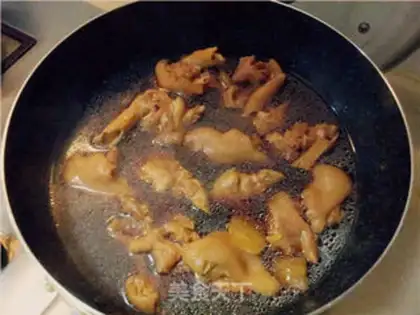Make Red burning pig hands step 14