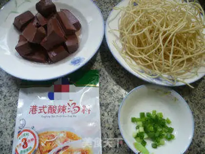 Make Goose spicy noodles step 0