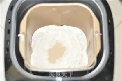 Make Strawberry cream toast step 3