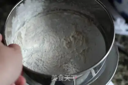 Make Strawberry cocoa cake step 3