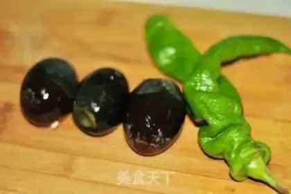 Make Green peppers and eggs step 0
