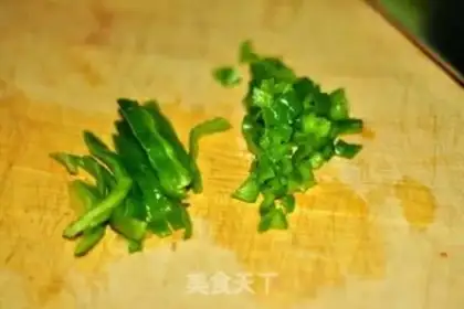 Make Green peppers and eggs step 2