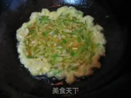 Make Garlic fried eggs step 3