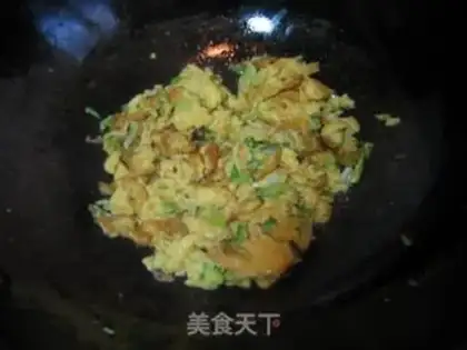 Make Garlic fried eggs step 5