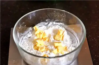 Make Strawberry cream toast step 17