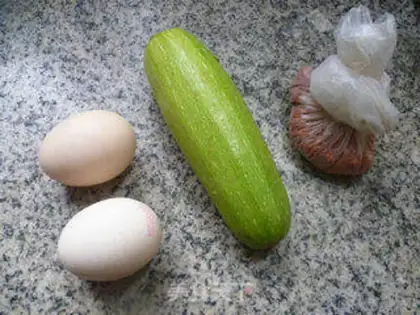 Make Spicy eggs and squirm step 0