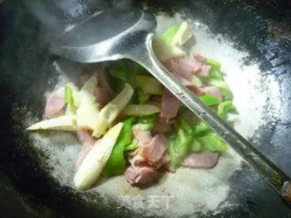 Make Green peppers, hot bacon step 6
