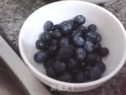 Make Blueberry balls step 2