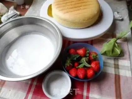 Make Strawberry cream cake step 0