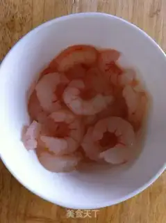 Make Pine shrimp fan soup step 1