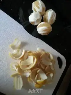 Make Lemon honey water step 1