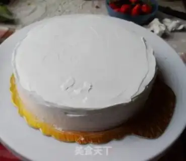 Make Strawberry cream cake step 2
