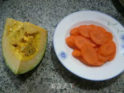 Make Carrot fried Japanese pumpkins step 0