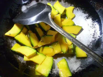 Make Carrot fried Japanese pumpkins step 3