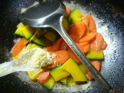 Make Carrot fried Japanese pumpkins step 7