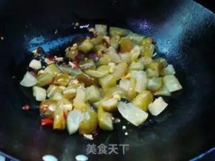 Make Sour cucumber fried pig skin step 5