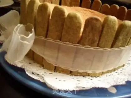 Make Three or eight flowers cakes step 1