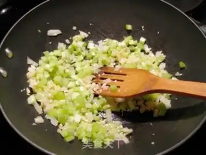 Make Tomato beef sauce step 2