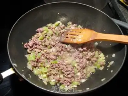 Make Tomato beef sauce step 3