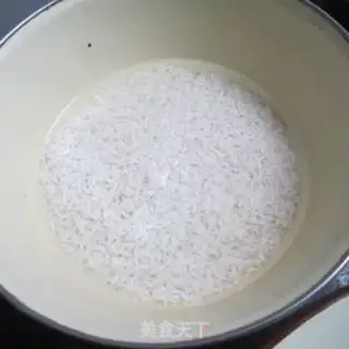 Make Onion pork and rice step 0