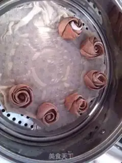 Make Chocolate rose buns step 2