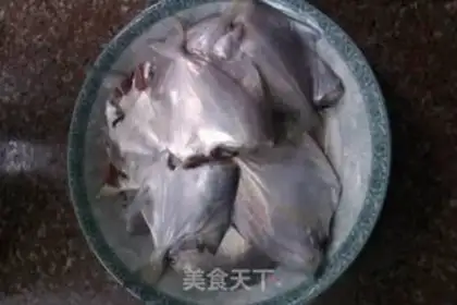 Make Snow veggies to fry the fish step 1