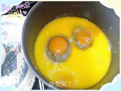 Make Egg yolk pie step 4