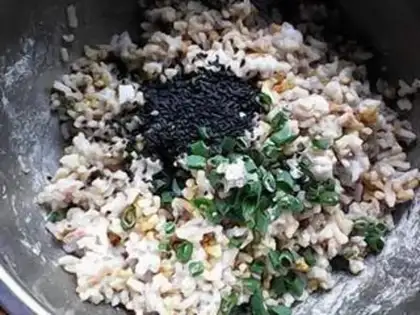 Make Riceball step 3