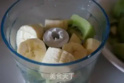 Make Monkey Peaches shake step 1