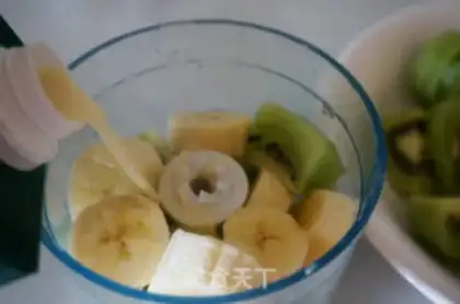 Make Monkey Peaches shake step 2