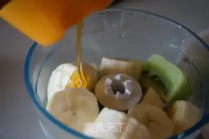 Make Monkey Peaches shake step 3