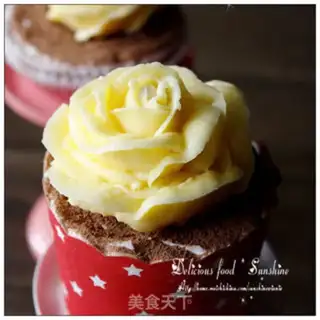 Make Rose cupcakes step 12