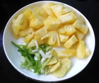 Make Pineapple duck step 1