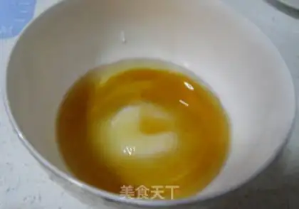 Make Little rolls of onion oil step 2