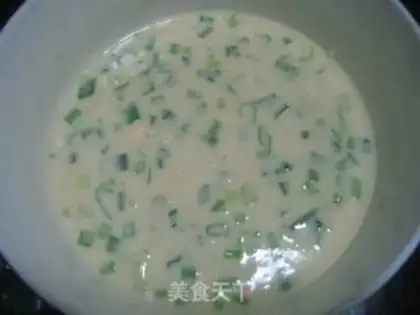 Make Onion eggs stand step 1