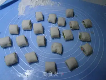 Make Little rolls of onion oil step 10